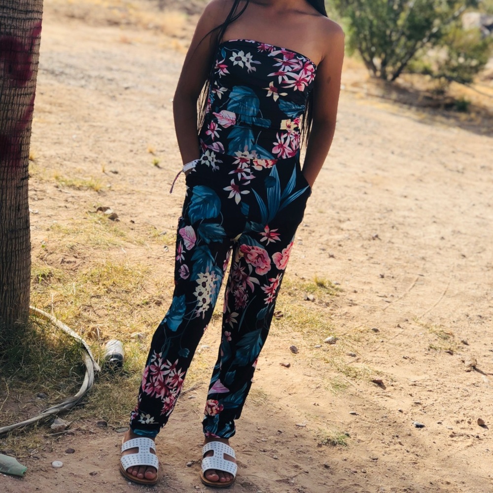 Jumpsuit - Picture 3 of 8